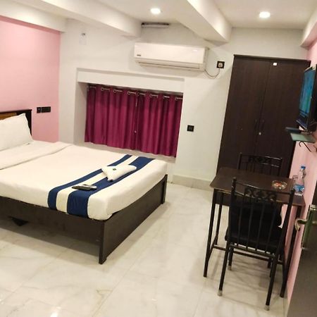 Hotel Ucs Колката Екстериор снимка