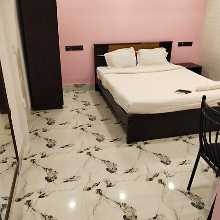 Hotel Ucs Колката Екстериор снимка
