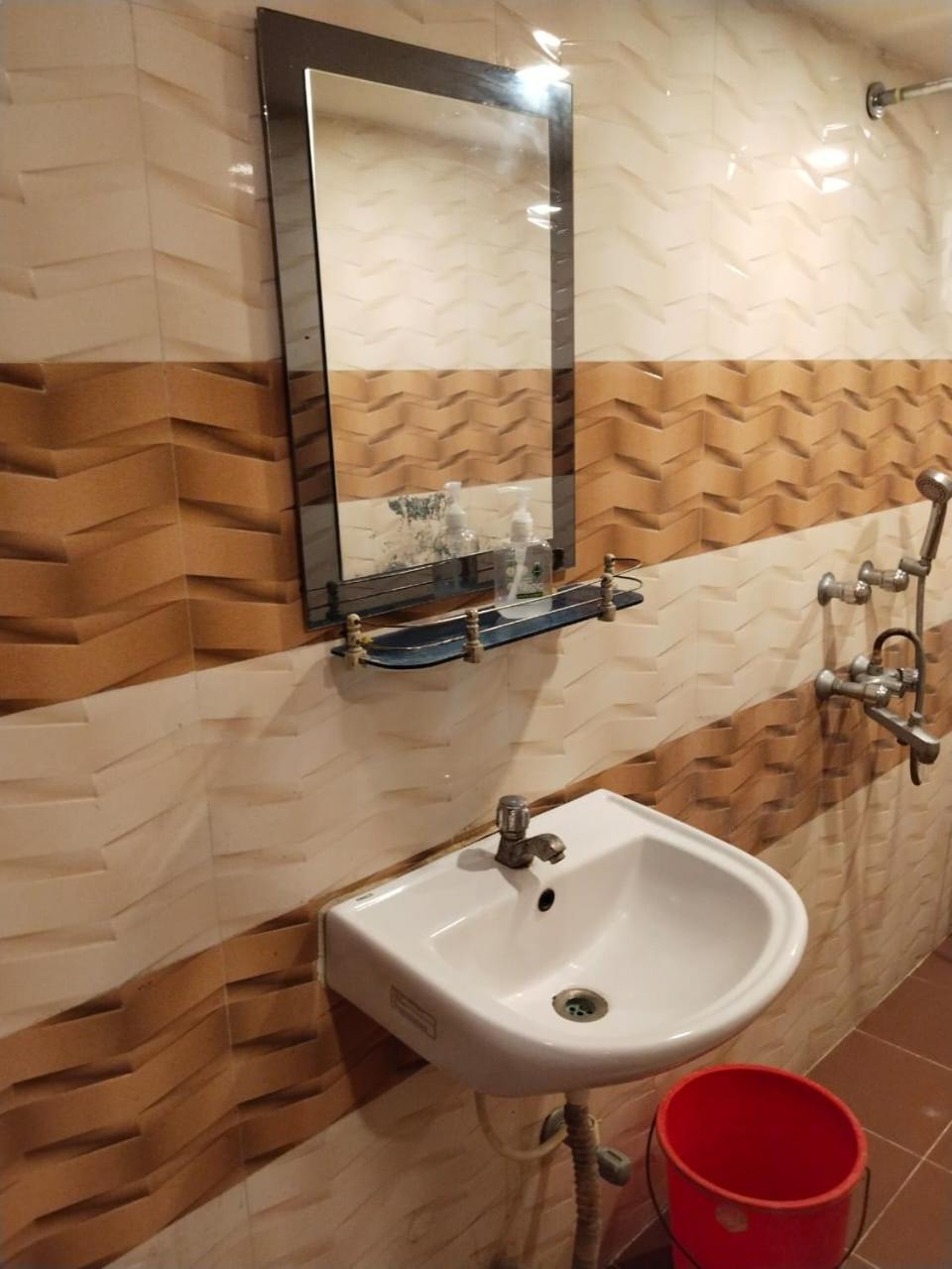 Hotel Ucs Колката Екстериор снимка