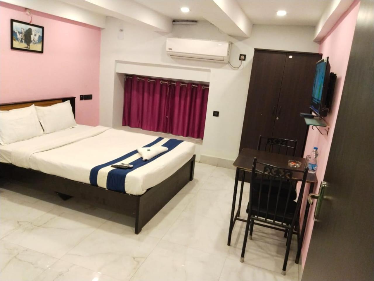 Hotel Ucs Колката Екстериор снимка