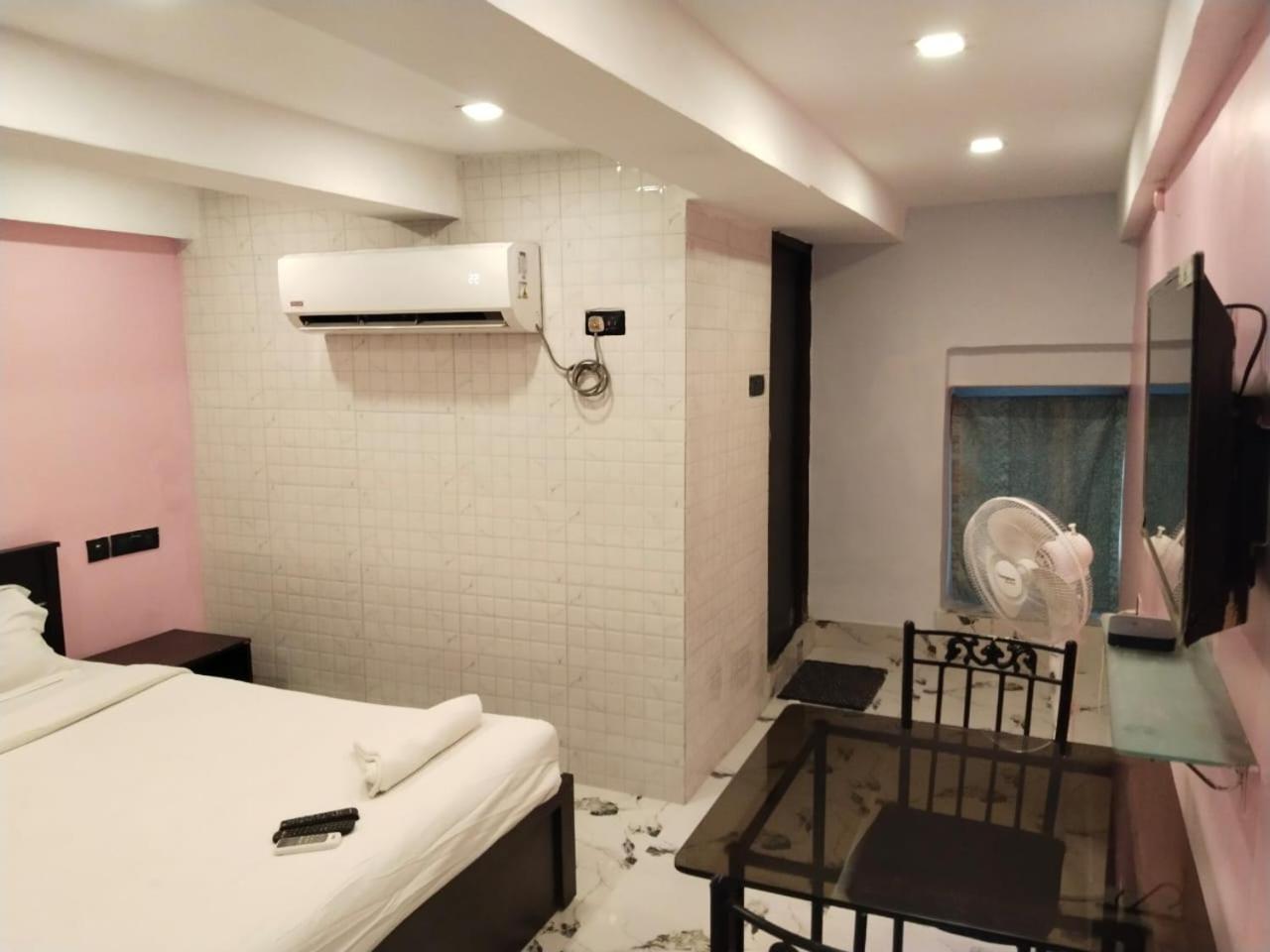 Hotel Ucs Колката Екстериор снимка