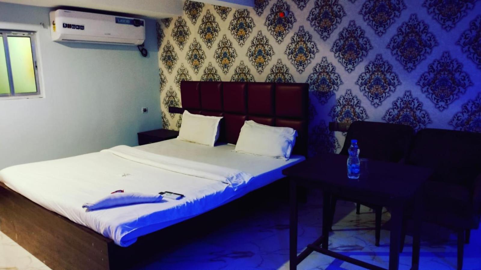 Hotel Ucs Колката Екстериор снимка